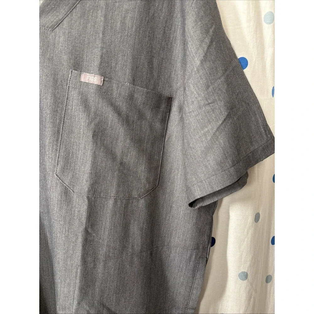 FIGS Mens Chisec Three-Pocket Scrub Top ~ Style TM3000 ~ Graphite Gray ~ Size XL